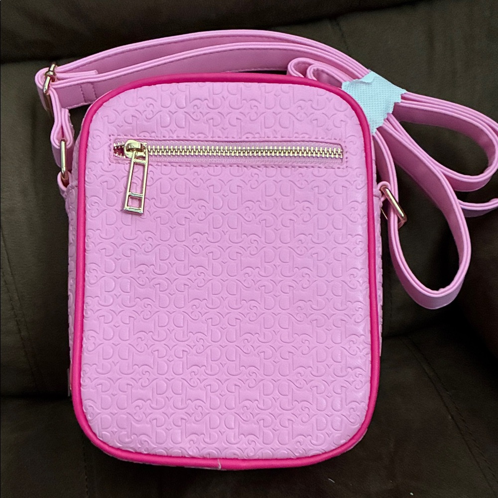 Barbie Pink Embossed crossbody bag with pin Complete your Halloween Barbie look! - Picture 3 of 7